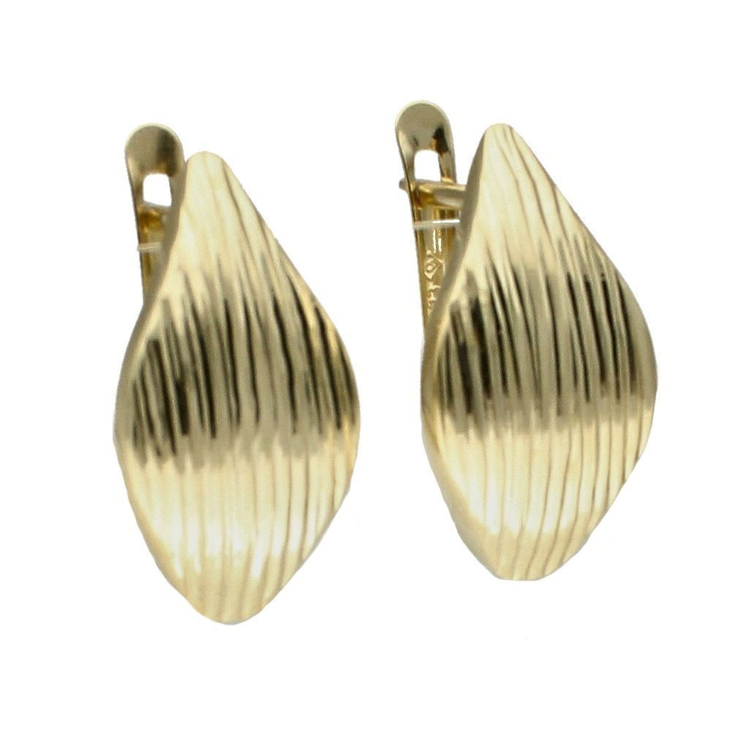 Kolczyki złote 333 grawerowane z zapięciem angielskim KL 7357 333. Kolczyki złote grawerowane. Złote kolczyki damskie. Kolczyki próby 333. Kolczyki złote klasyczne. Kolczyki idealne na prezent. Kolczyki dla ukochanej..jpg